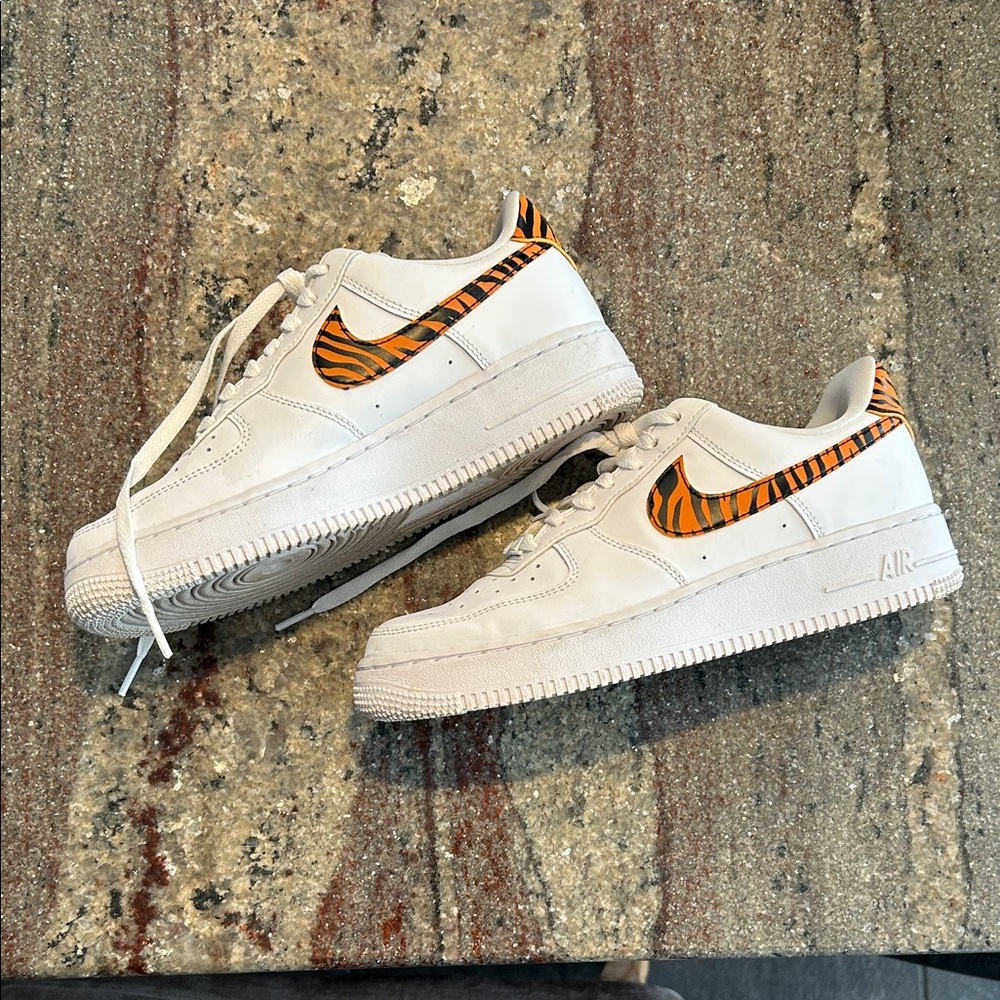 Nike Wmns Air Force 1 '07 'Tiger Stripes' Sz 8